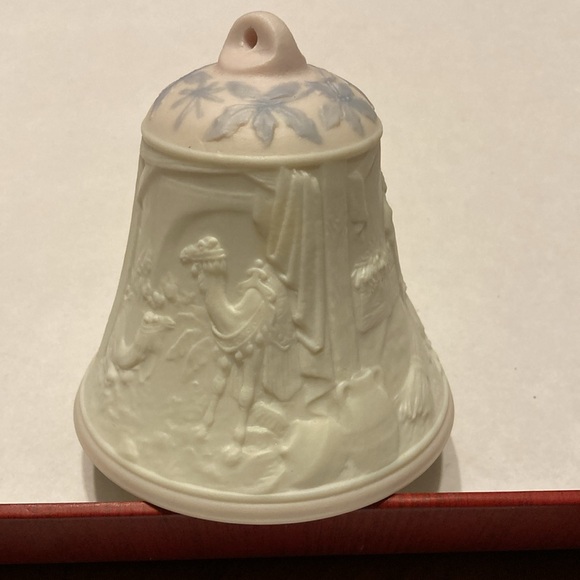 LLADRO 1997 Christmas Bell
Hand Made in Spain - Picture 3 of 6